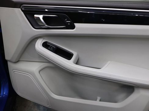 Used 2016 Porsche Macan S w/ Infotainment Package AWD/4WD image 12