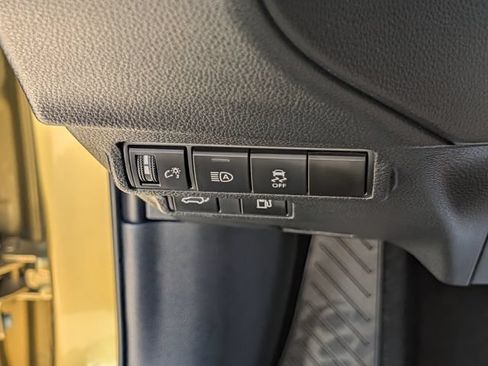 Used 2024 Toyota Corolla Cross AWD Hybrid w/ Convenience Package image 24