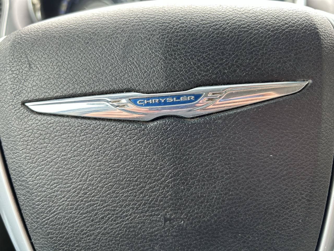 Used 2013 Chrysler Town & Country Touring-L w/ Driver Convenience Group FWD image 19