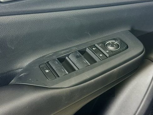 New 2026 Toyota Prius Plug-In Hybrid FWD image 17