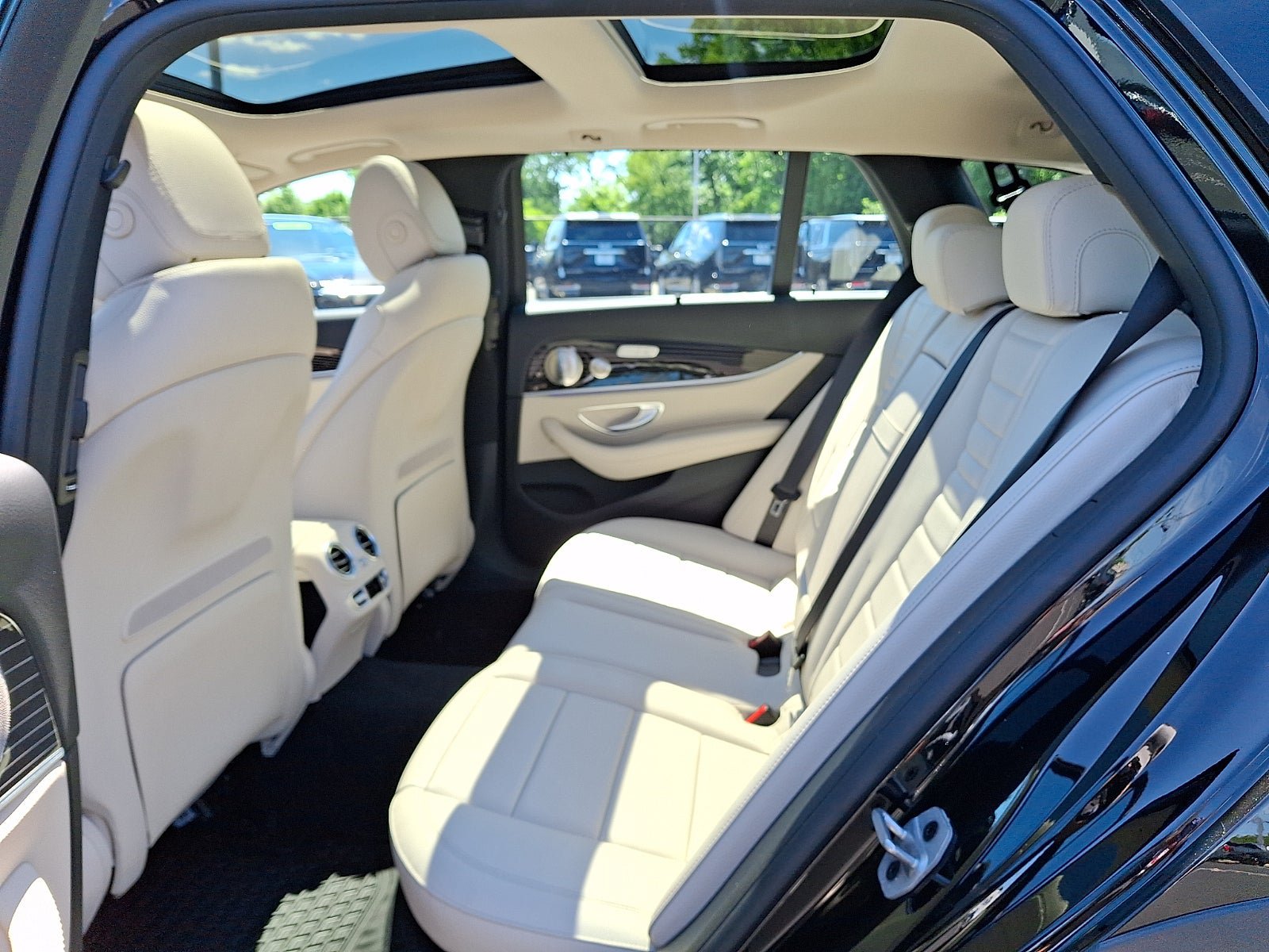 Used 2022 Mercedes-Benz E 450 4MATIC All-Terrain Wagon image 10