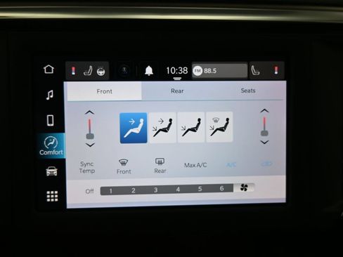 Used 2022 Chrysler Voyager LX FWD image 14