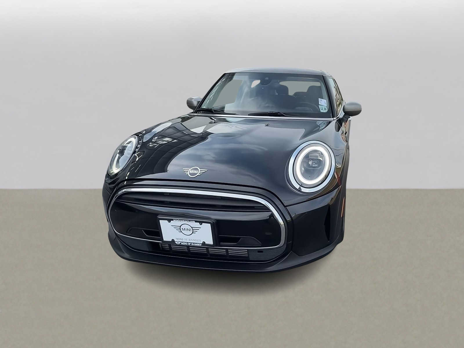 Used 2024 MINI Cooper 4-Door Hardtop FWD image 3