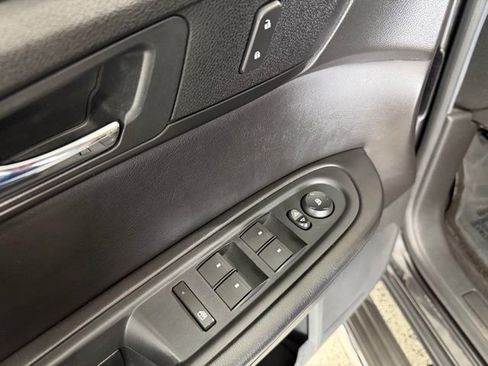 Used 2015 Chevrolet Traverse LT w/ Style and Technology Package FWD image 9