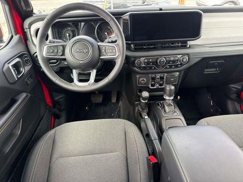 Used 2025 Jeep Wrangler Unlimited Sahara w/ Safety Group AWD/4WD image 12