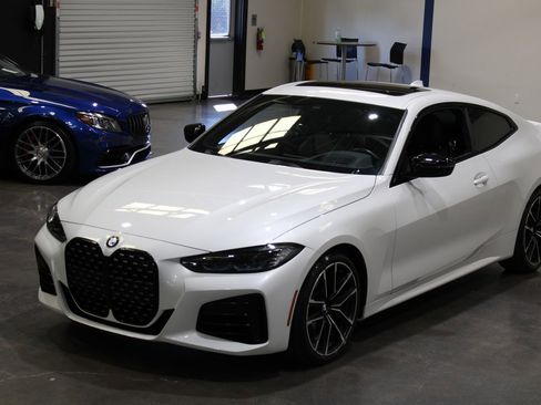 Used 2022 BMW M440i Coupe w/ Premium Package image 9