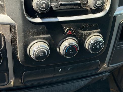 Used 2020 RAM 1500 Classic SLT RWD image 9