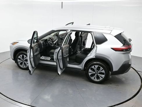 Used 2023 Nissan Rogue SV image 40