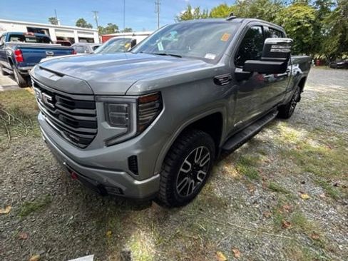 Used 2024 GMC Sierra 1500 AT4 w/ Technology Package AWD/4WD image 3