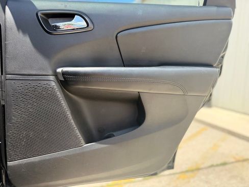 Used 2018 Dodge Journey SE w/ Blacktop Package FWD image 21