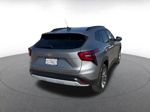 Used 2025 Chevrolet Trax LT image 14