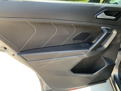 Used 2023 Volkswagen Tiguan SE FWD image 32