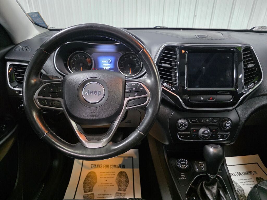 Used 2019 Jeep Cherokee Limited w/ Luxury Group AWD/4WD image 8