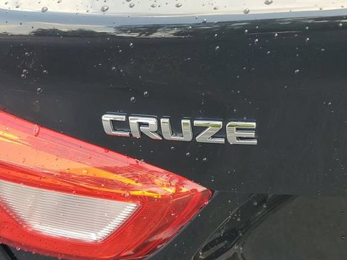 Certified 2017 Chevrolet Cruze LT w/ Convenience Package FWD image 9