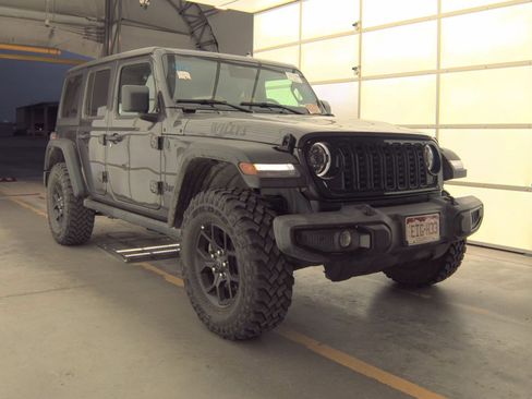 Used 2025 Jeep Wrangler Willys image 2