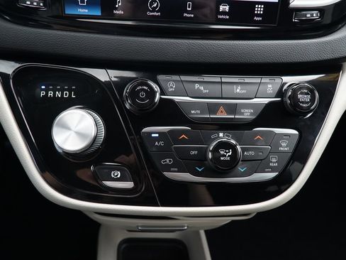 Used 2022 Chrysler Pacifica Touring-L FWD image 17