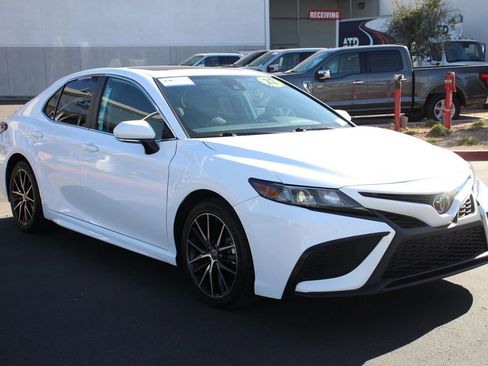 Used 2022 Toyota Camry SE w/ Convenience Package image 11