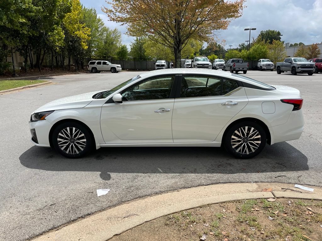 Used 2023 Nissan Altima 2.5 SV FWD image 4