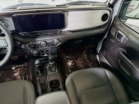 Used 2024 Jeep Wrangler Unlimited w/ Convenience Group image 25