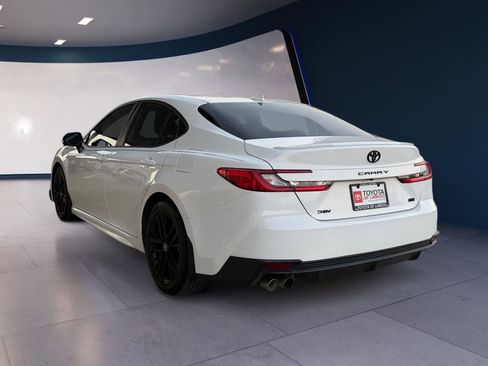 Used 2025 Toyota Camry SE image 3