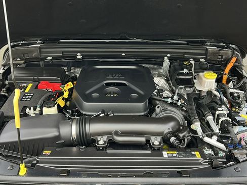 Used 2025 Jeep Wrangler Unlimited Sahara image 19