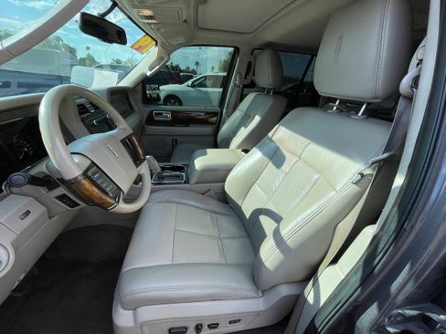 Used 2014 Lincoln Navigator 2WD image 14