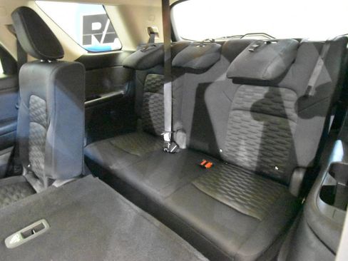 Used 2022 Nissan Pathfinder SV w/ SV Black Package FWD image 18