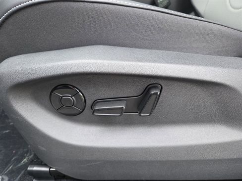 New 2025 Volkswagen Tiguan SE R-Line image 16