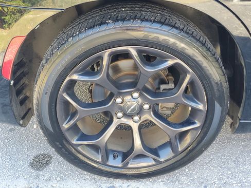 Used 2019 Chrysler 300 S image 7