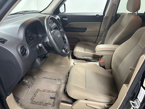 Used 2010 Jeep Patriot Latitude FWD image 10