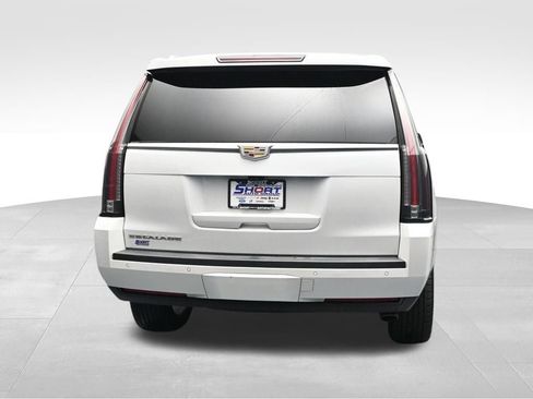 Used 2018 Cadillac Escalade Luxury AWD/4WD image 4