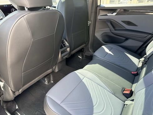 New 2026 Volkswagen Tiguan SE R-Line FWD image 10