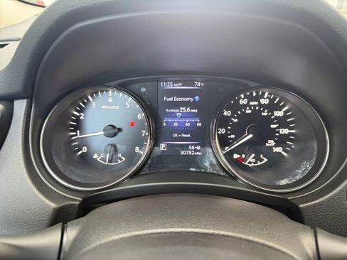 Used 2018 Nissan Rogue Sport SV FWD image 14