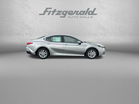 Used 2026 Toyota Camry LE FWD image 8
