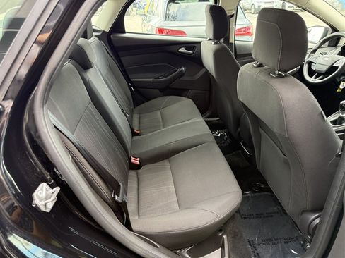 Used 2018 Ford Focus SE FWD image 16
