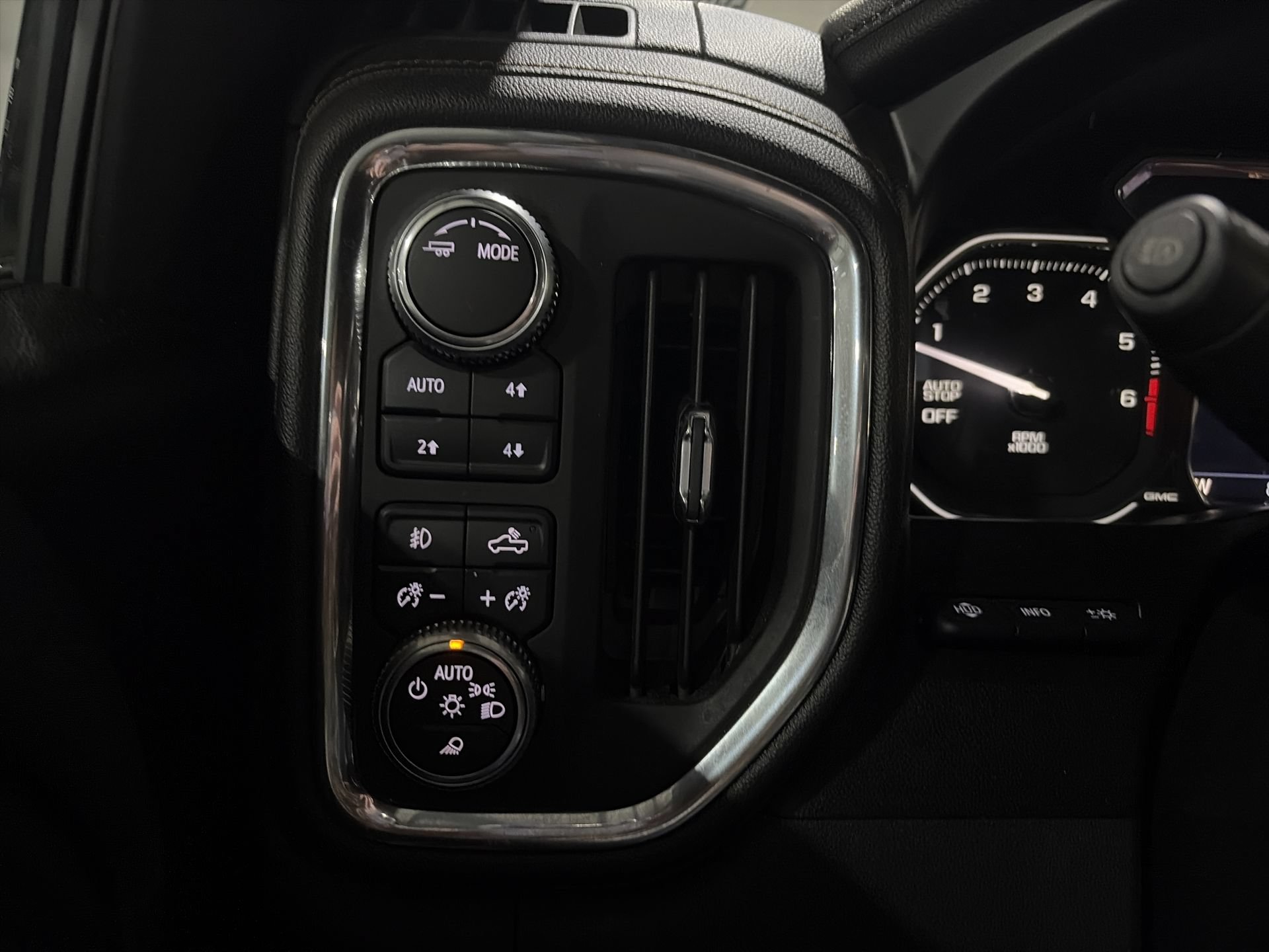 Used 2020 GMC Sierra 1500 AT4 w/ AT4 Premium Package AWD/4WD image 19