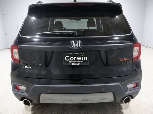Used 2023 Honda Passport TrailSport image 3