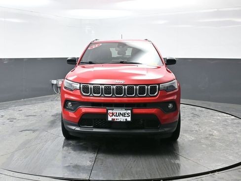 Used 2024 Jeep Compass Latitude image 6
