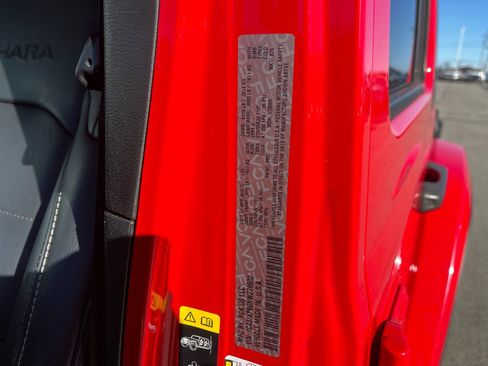 Used 2022 Jeep Wrangler Unlimited Sahara w/ Cold Weather Group image 32