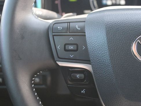 Used 2025 Toyota Camry SE FWD image 9