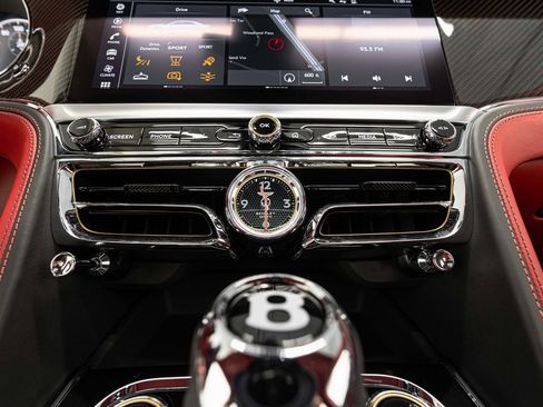 Used 2022 Bentley Flying Spur Plug-In Hybrid image 50