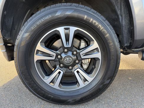 Used 2019 Toyota Tacoma TRD Sport w/ Exterior Package image 22