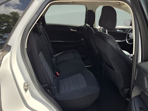 Used 2020 Ford Edge SE FWD image 14