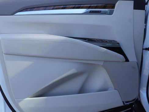 Used 2025 Cadillac Escalade Sport Platinum w/ LPO, Floor Liner Package AWD/4WD image 10