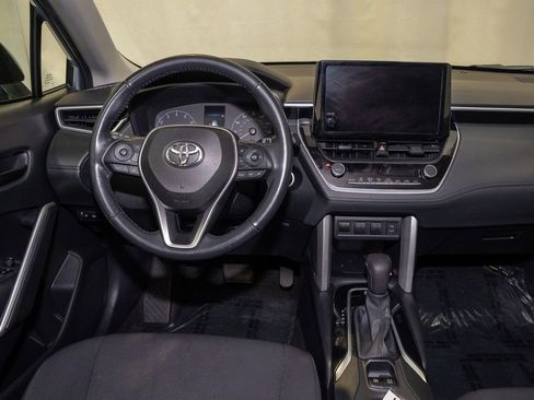 Used 2023 Toyota Corolla Cross LE image 2