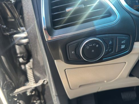 Used 2020 Ford Edge Titanium FWD image 21
