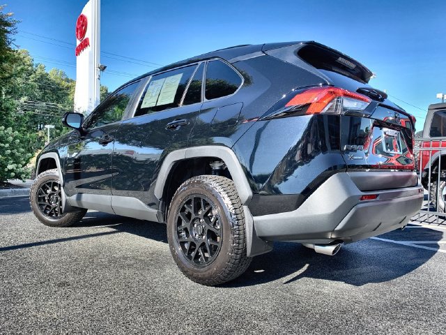 Used 2025 Toyota RAV4 XLE FWD image 6