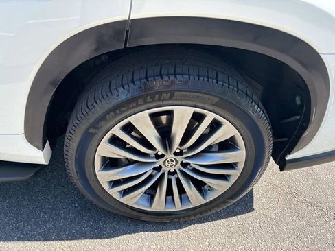 Used 2021 Toyota Highlander Platinum image 12