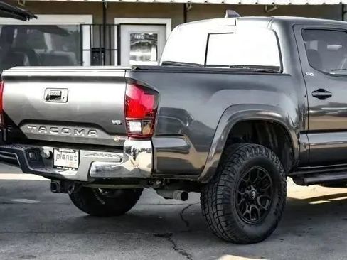 Used 2020 Toyota Tacoma SR5 image 15