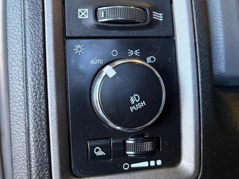 Used 2018 RAM 3500 Tradesman w/ Chrome Appearance Group AWD/4WD image 25